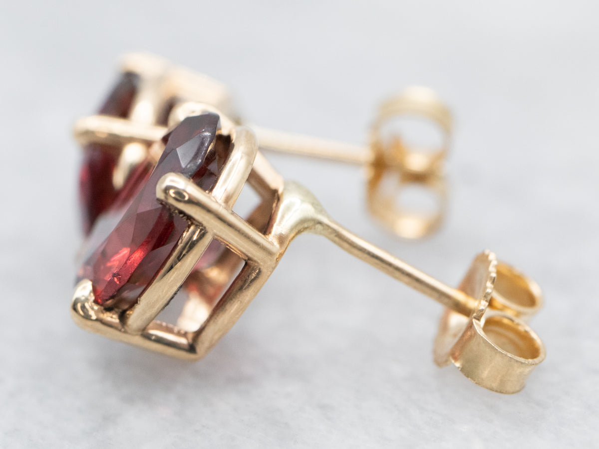 Pendientes de granate ovalados llamativos