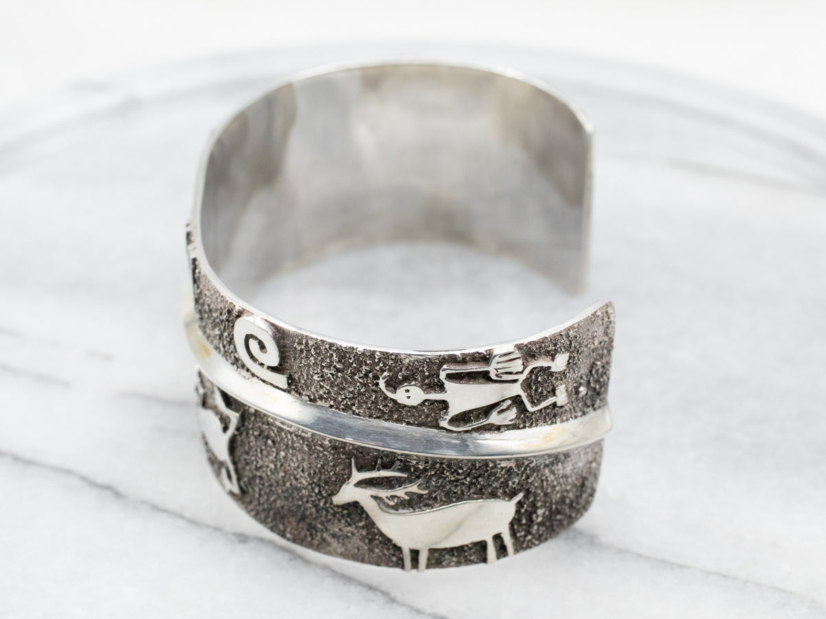 Brazalete de plata de ley con diseño de lobo nativo americano de Christin Wolf