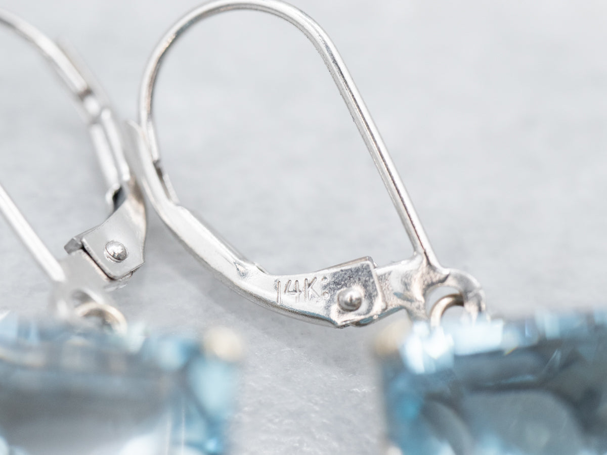 Impresionantes aretes colgantes de diamantes y topacios azules