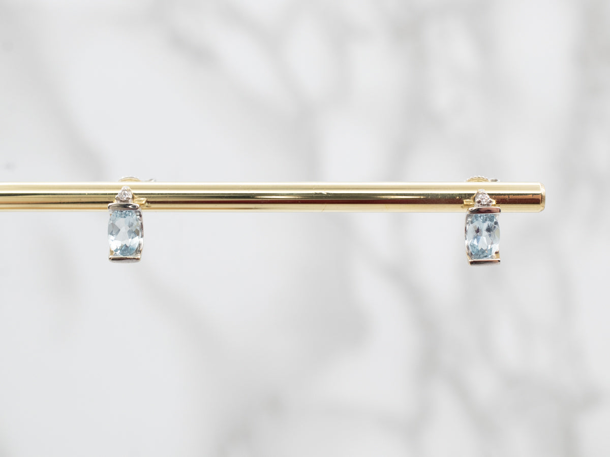 Pendientes colgantes modernos con topacio azul y diamantes