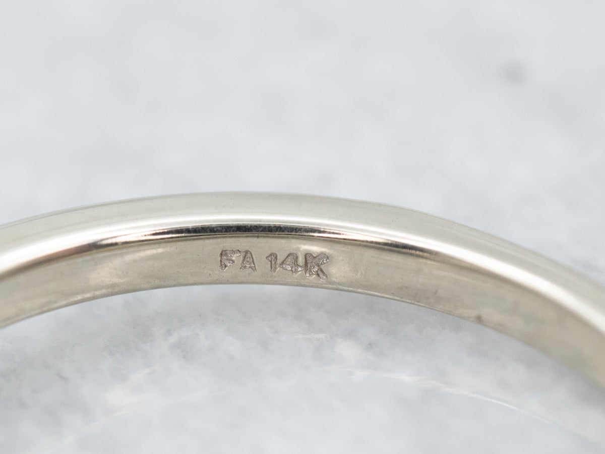 Anillo de compromiso de oro blanco con diamantes grandes