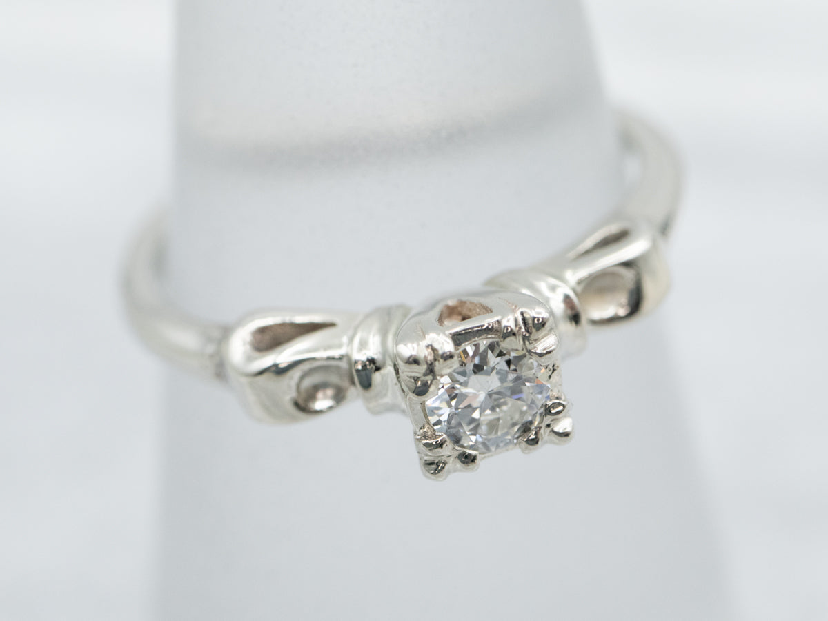 Anillo de compromiso con solitario de diamantes de talla europea