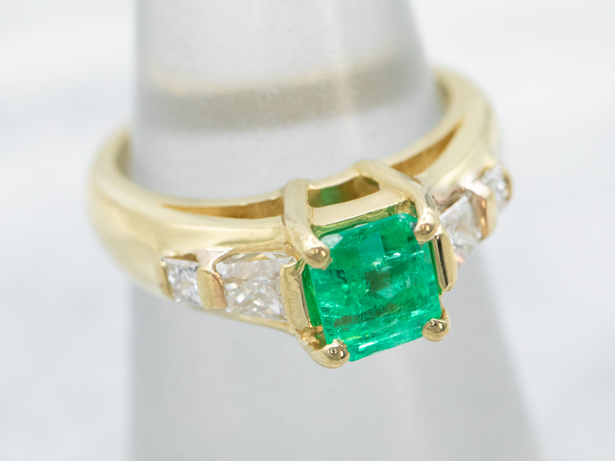 Modern 18K Gold Emerald and Diamond Ring