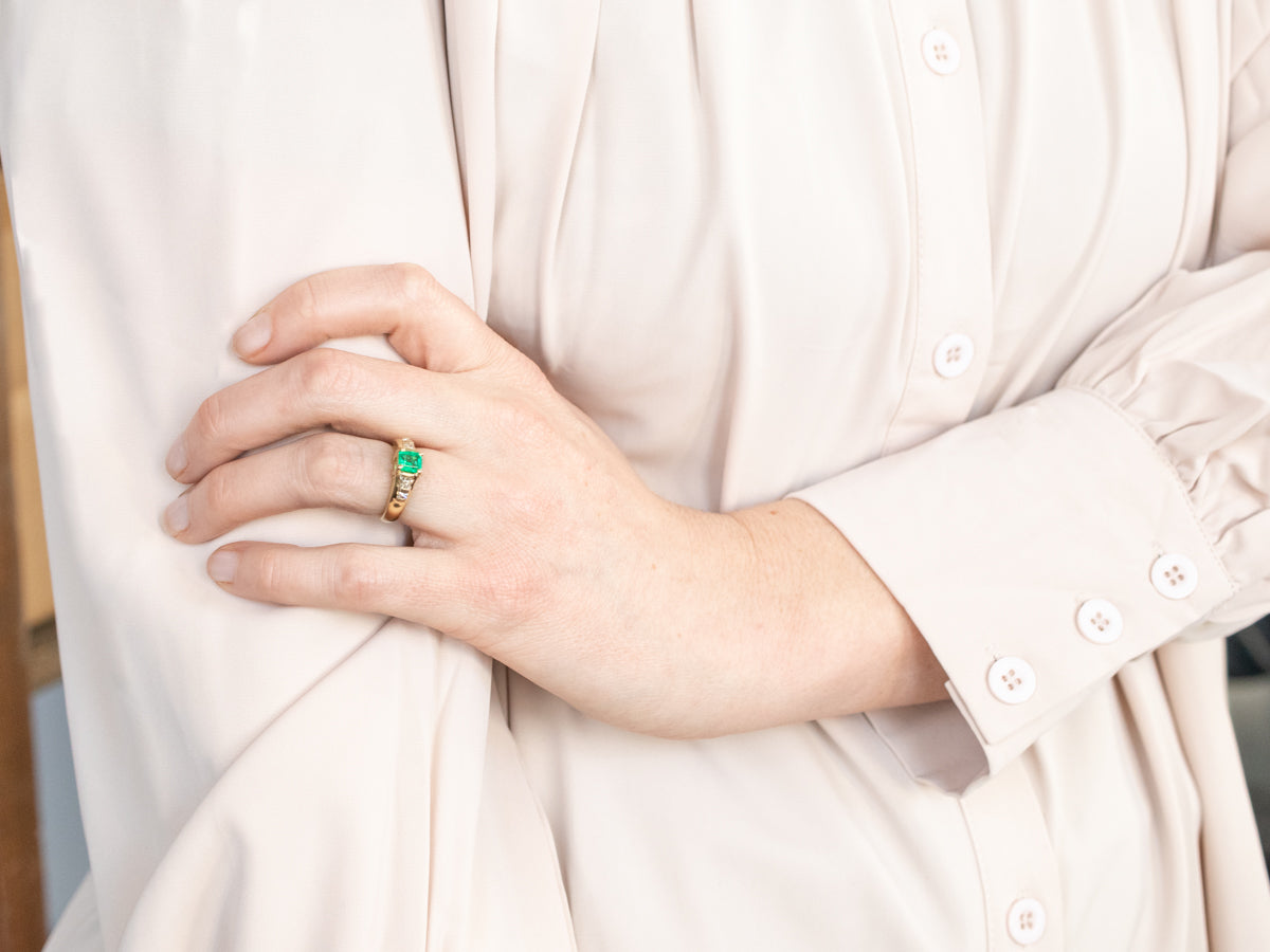 Modern 18K Gold Emerald and Diamond Ring