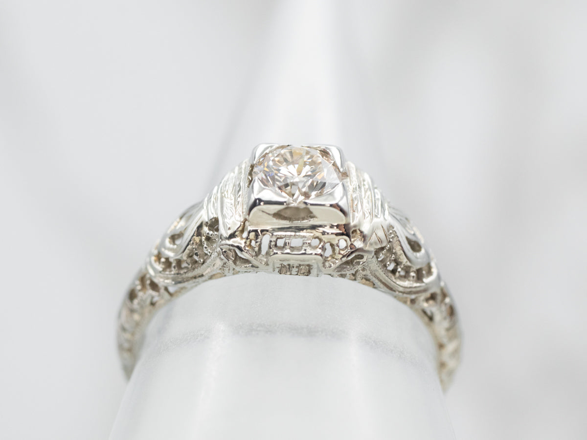 Anillo de compromiso Art Déco de oro blanco y diamantes