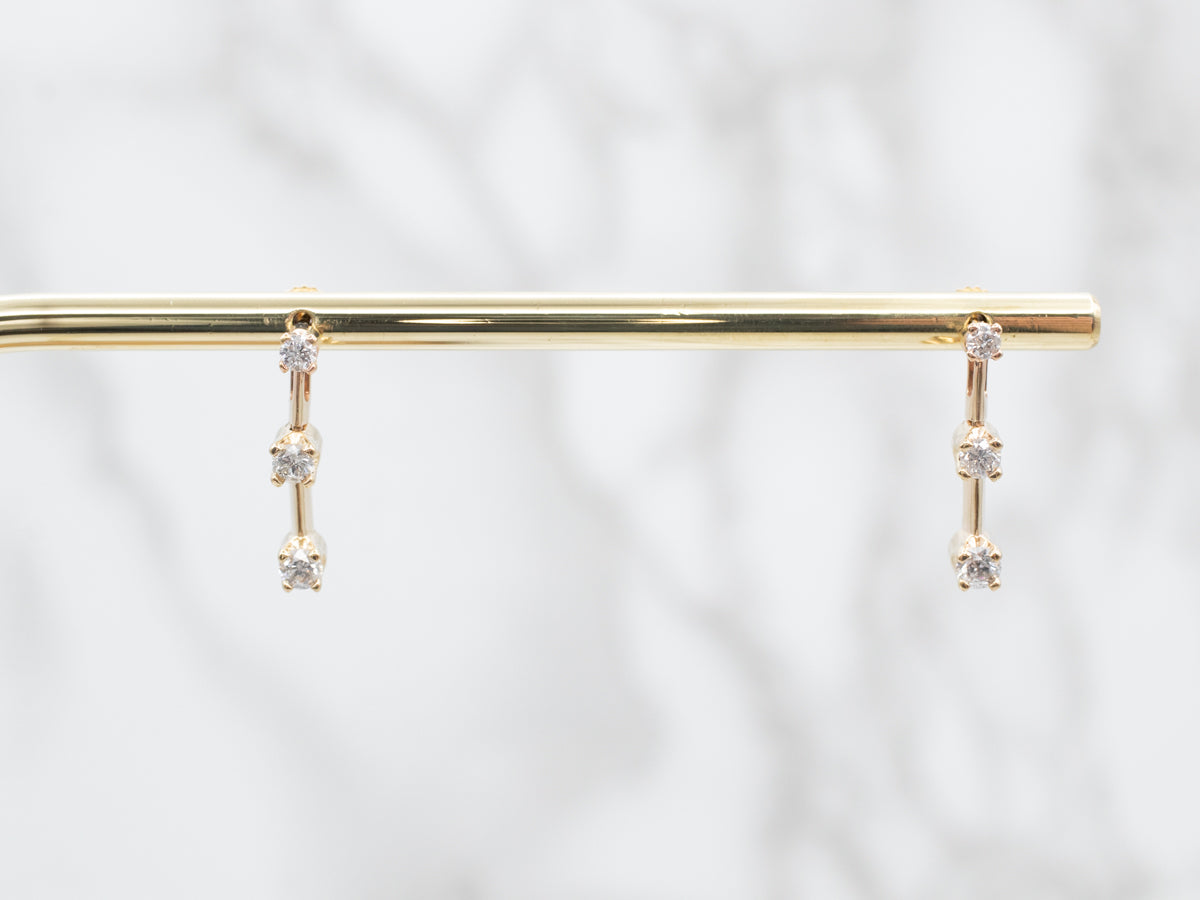 Pendientes colgantes de oro amarillo con tres diamantes