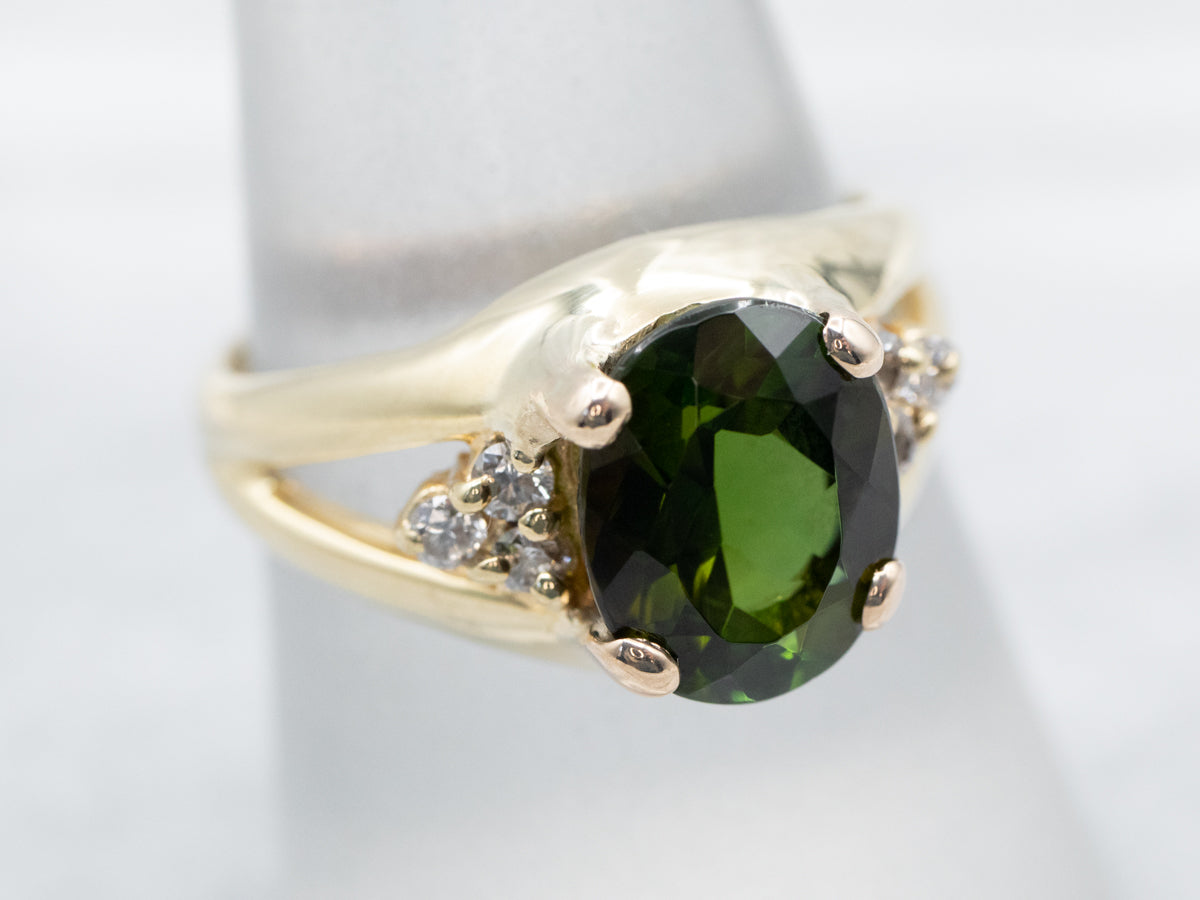 Anillo de turmalina verde y diamantes