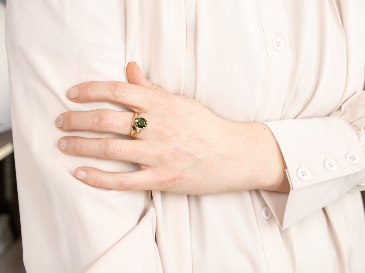 Anillo de turmalina verde y diamantes