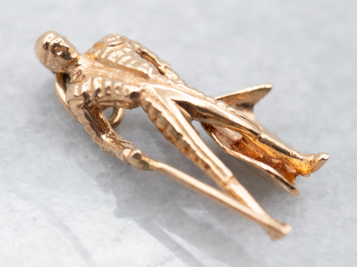 Colgante de encanto matador de oro vintage