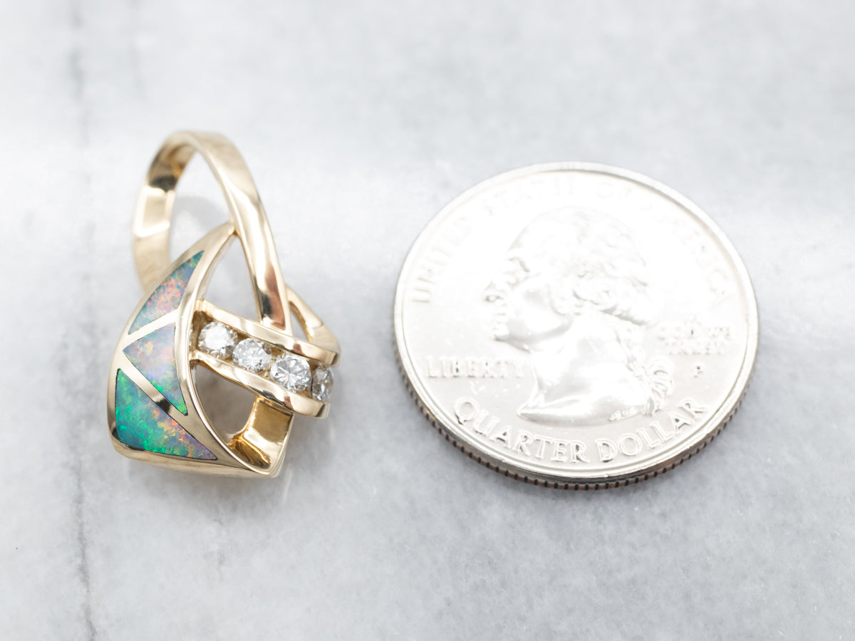 Colgante modernista con incrustaciones de ópalo y diamantes