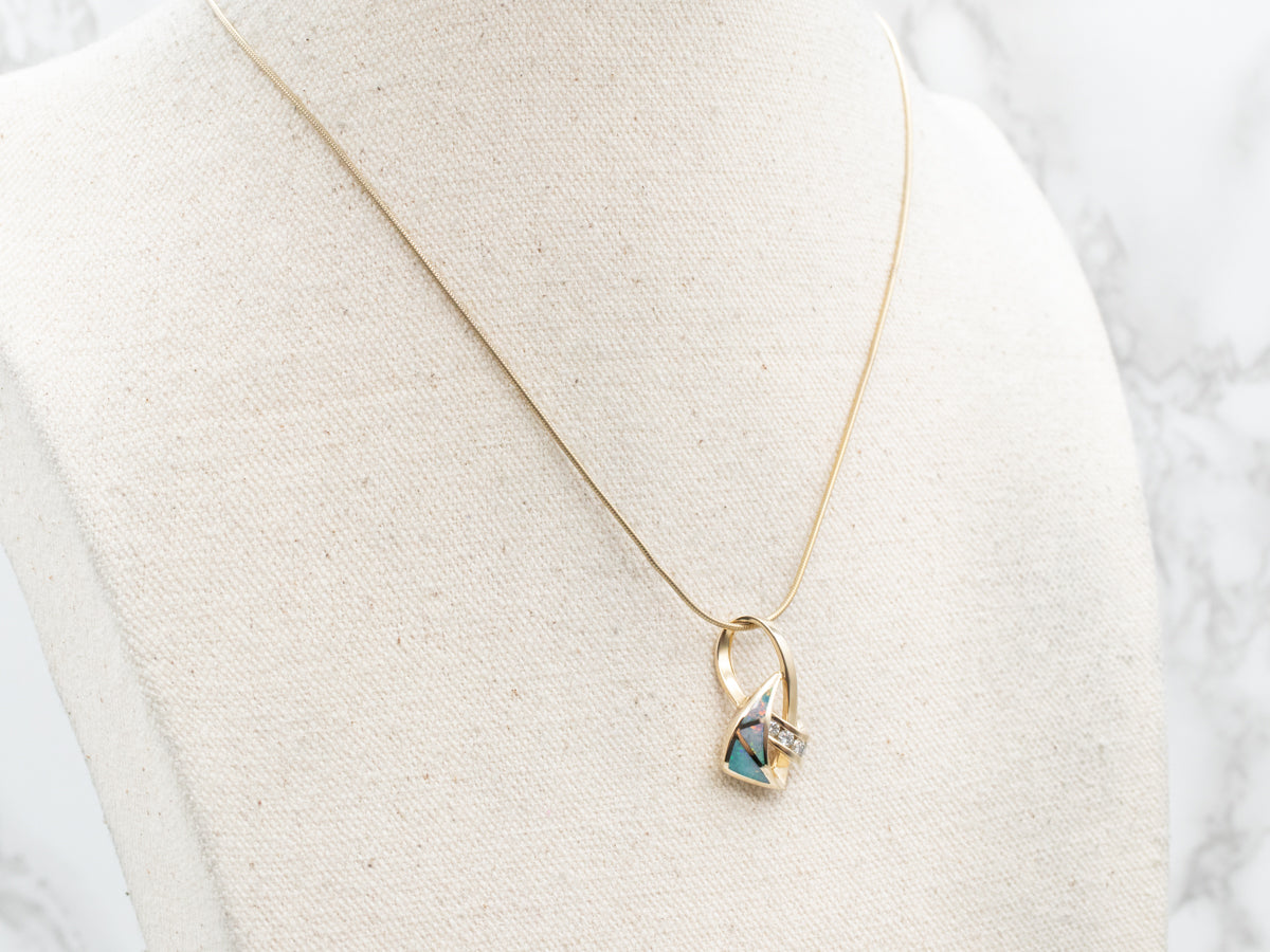 Colgante modernista con incrustaciones de ópalo y diamantes