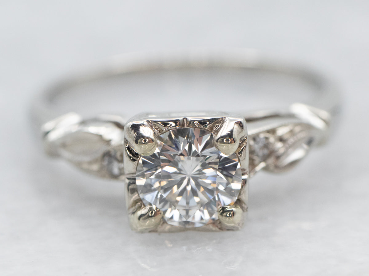 Anillo de compromiso con diamantes de estilo retro