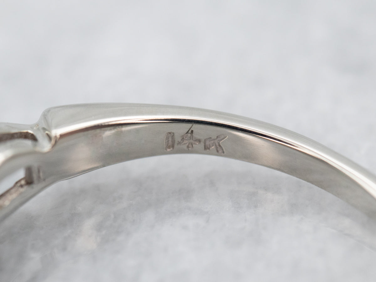 Anillo de compromiso con diamantes de estilo retro