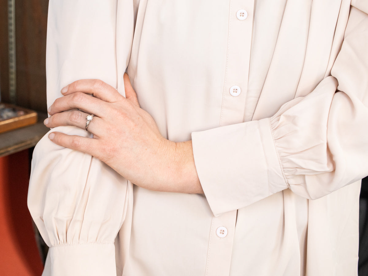 Anillo de compromiso con diamantes de estilo retro