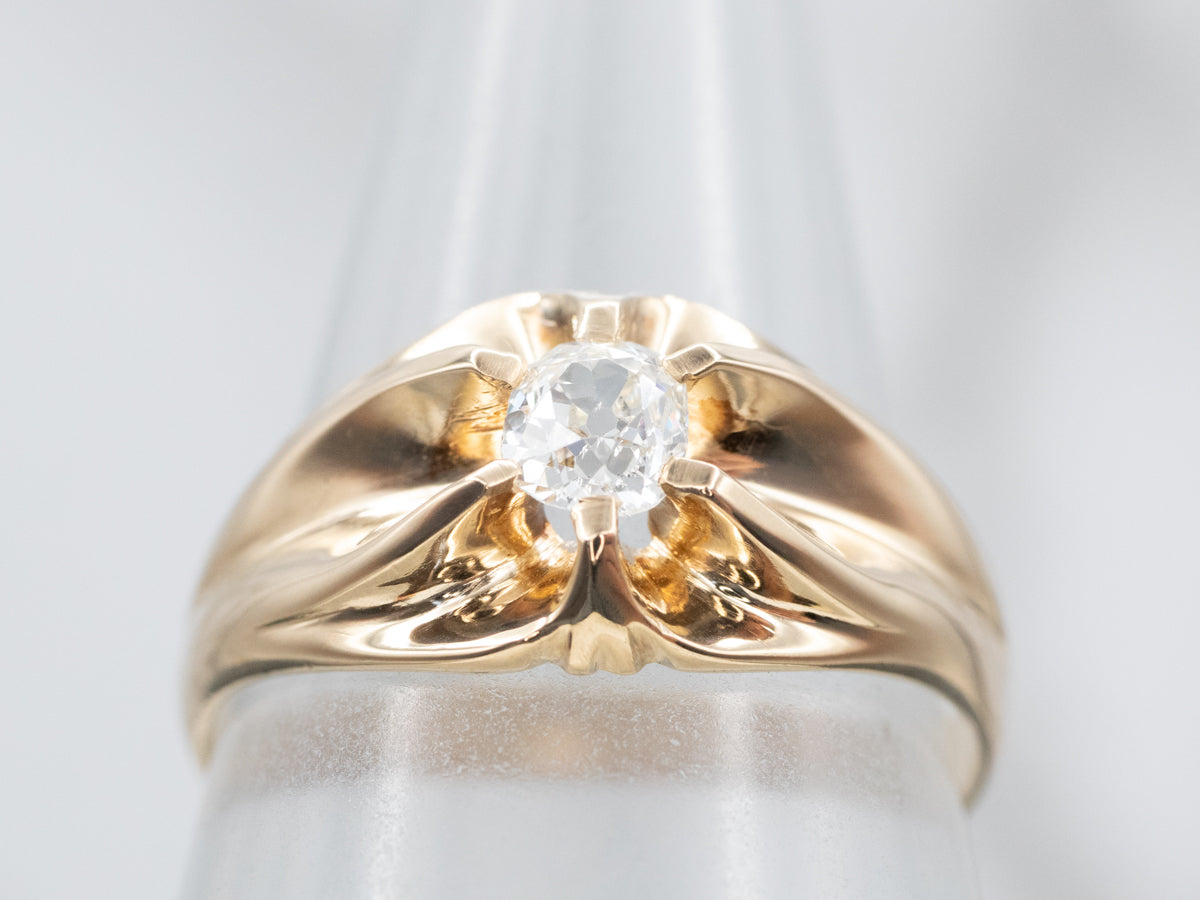 Anillo de compromiso con solitario de diamantes de talla Old Mine en engaste Belcher