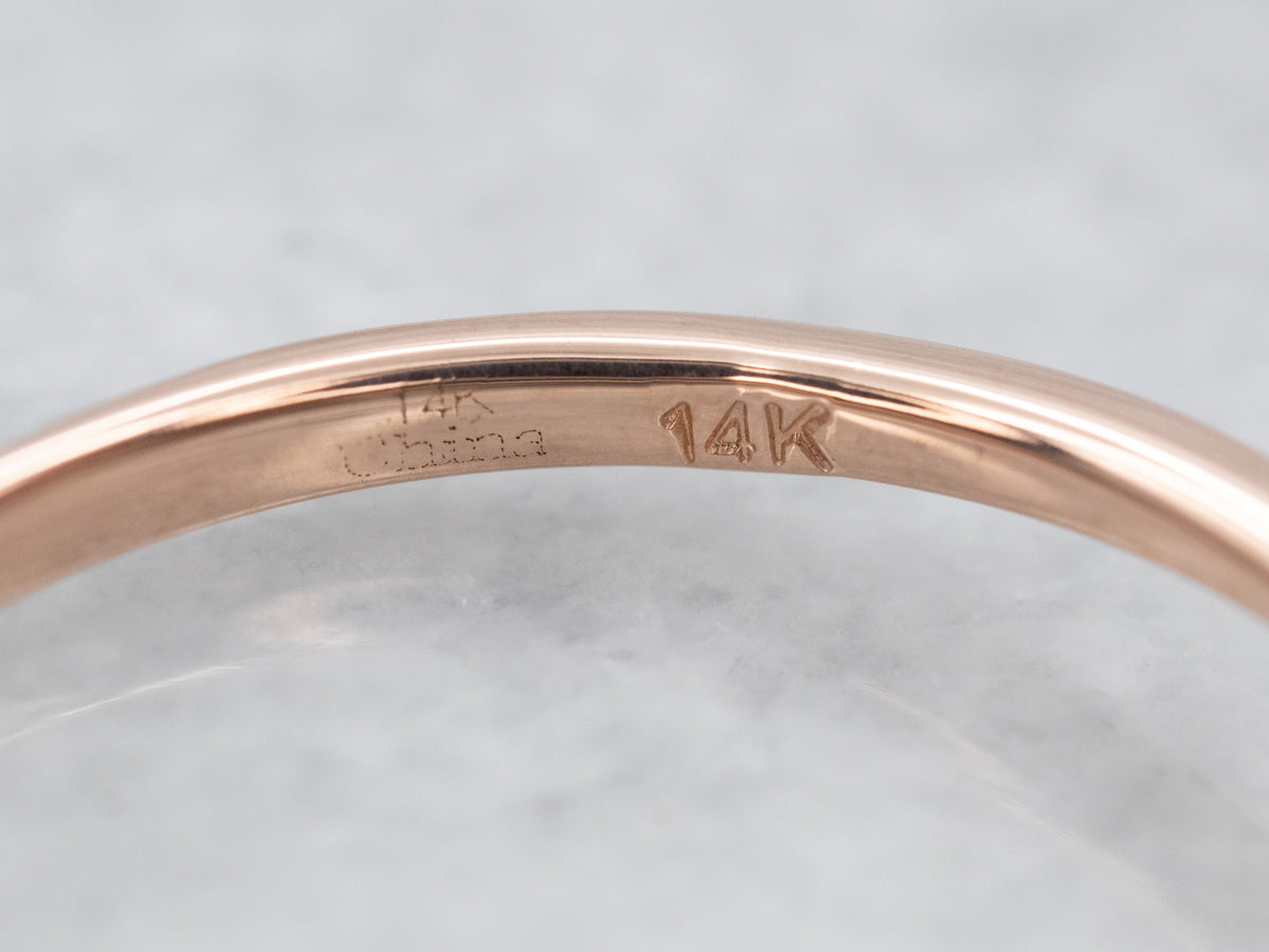 Anillo de compromiso de zafiro azul claro dulce