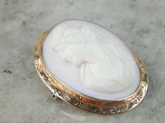 Antique Conch Shell Cameo in 10K Rose Gold Frame