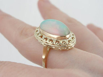 Ladies Filigree Ring with Fine Ethiopian Opal