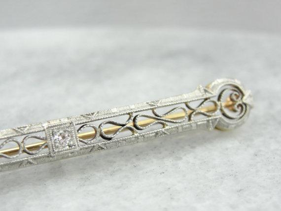 900 Platinum and Diamond Outstanding Filigree Edwaridan Bar Pin Brooch