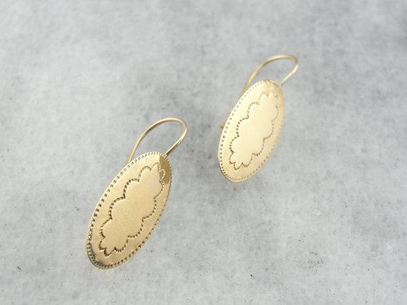 Drop Earrings with Simple Scalloped Motif