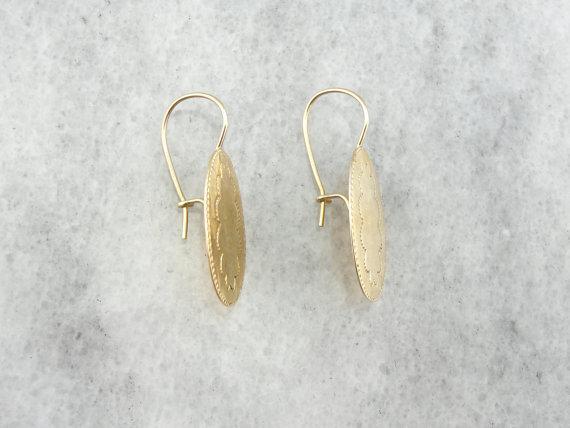 Drop Earrings with Simple Scalloped Motif