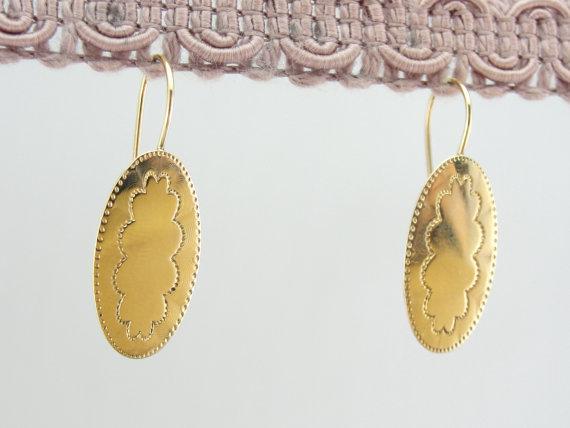 Drop Earrings with Simple Scalloped Motif