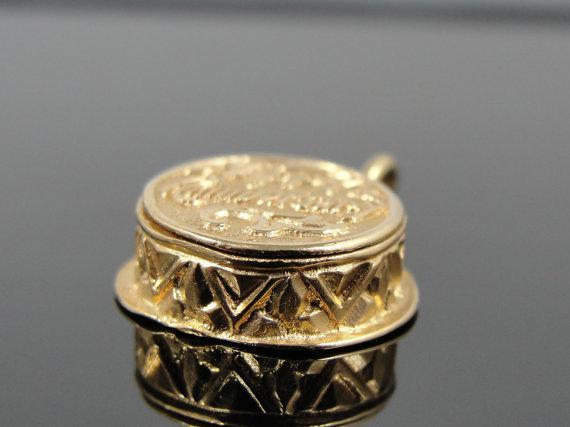 Vintage Anniversary Cake Gold Charm