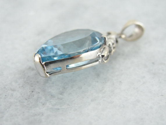 Solitario Aguamarina en Colgante de Filigrana de Oro Blanco