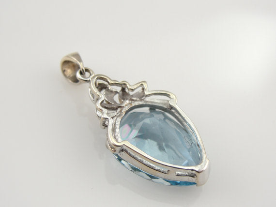 Solitario Aguamarina en Colgante de Filigrana de Oro Blanco