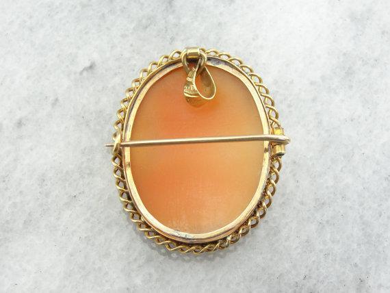 Vintage Twist Bezel Cameo in Yellow Gold