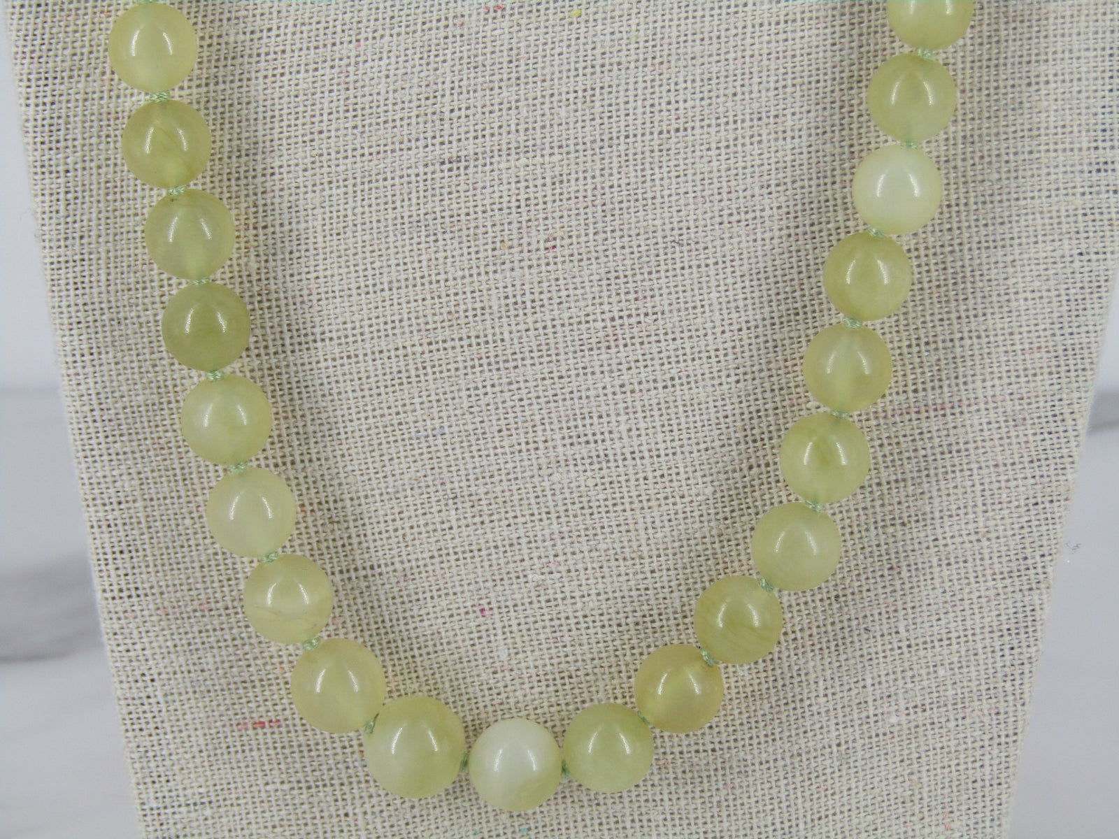 Collar de cuentas graduadas de jade verde claro plateado