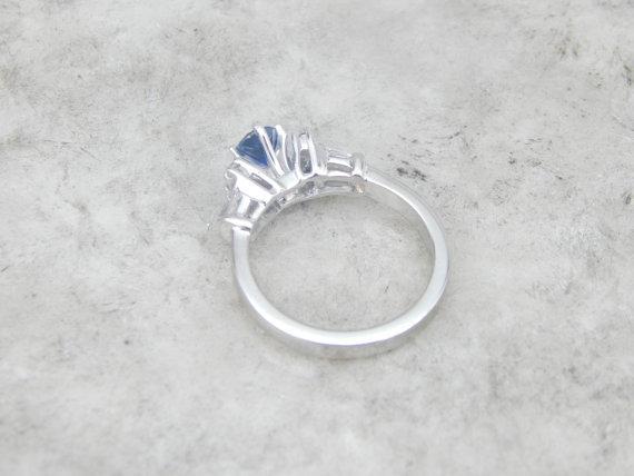 Fine Ceylon Sapphire, Platinum and Diamond Lady's Ring