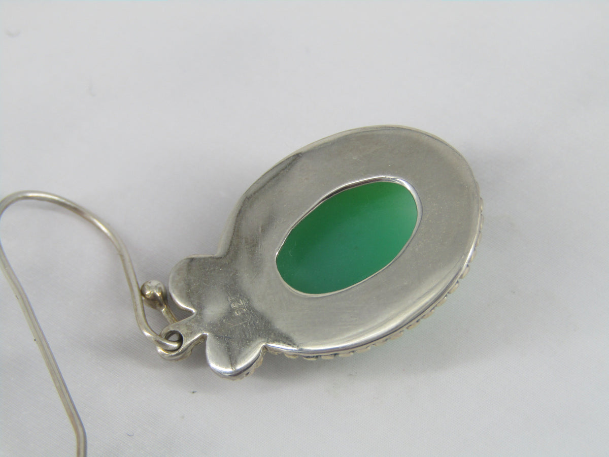 Pendientes con acento de cuerda ovalada de crisoprasa