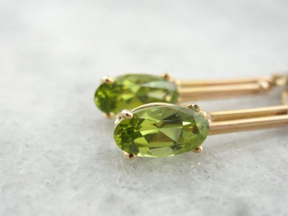 Pendientes colgantes de peridoto con monturas antiguas