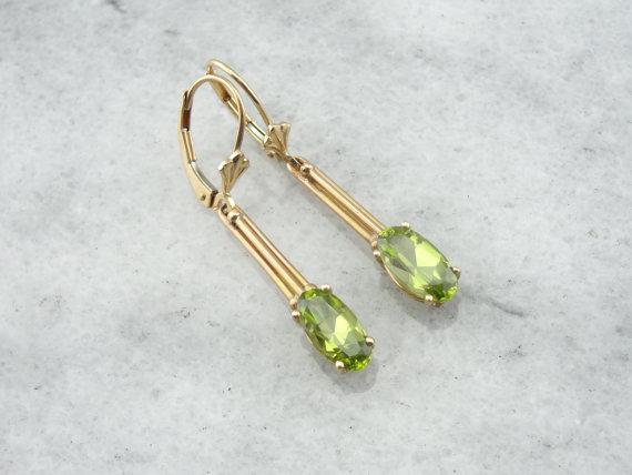 Pendientes colgantes de peridoto con monturas antiguas