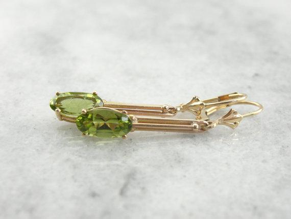 Pendientes colgantes de peridoto con monturas antiguas