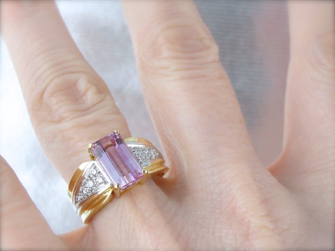 Bonito anillo de cóctel de turmalina rosa