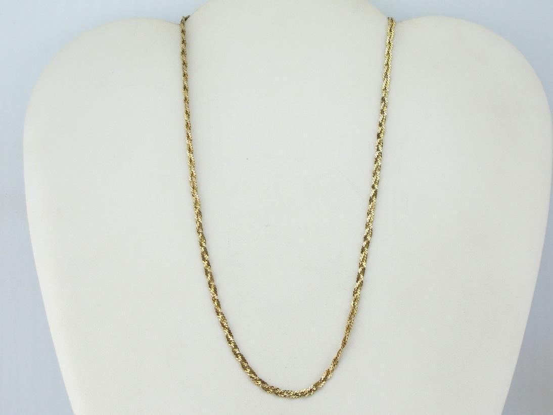 Collar de cadena trenzada de oro amarillo elegante