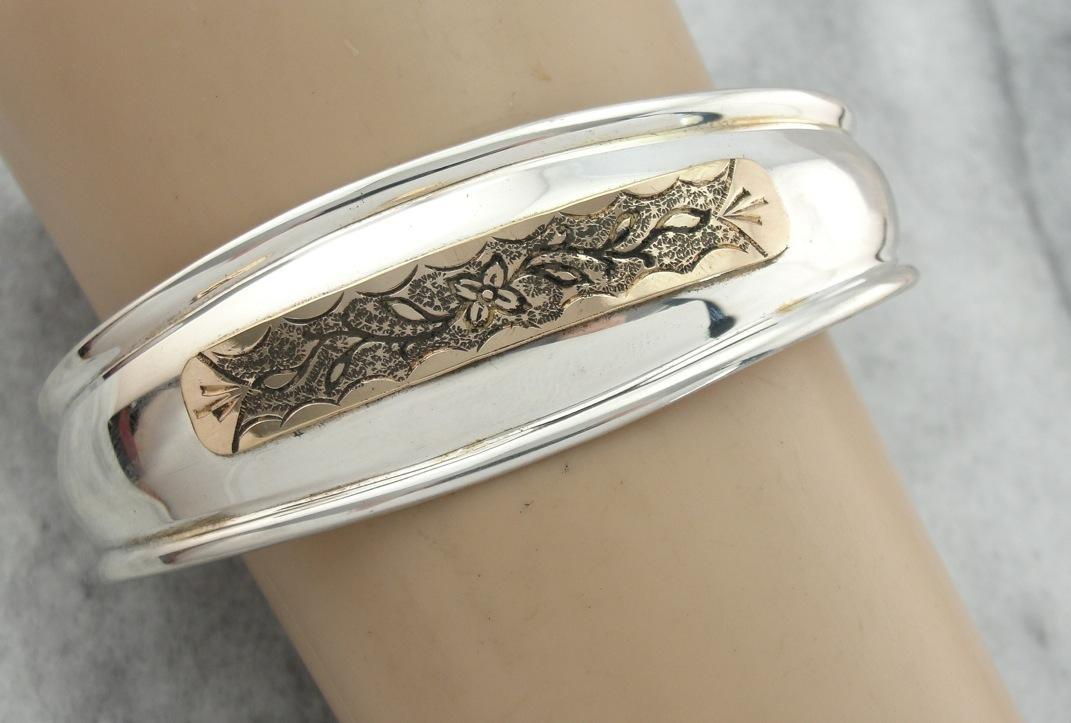 Upcycled Eras, brazalete de metal con mezcla de motivos florales