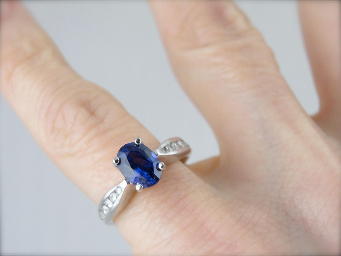 Exceptional Quality: Ceylon Sapphire and Diamond Platinum Modern Engagement Ring
