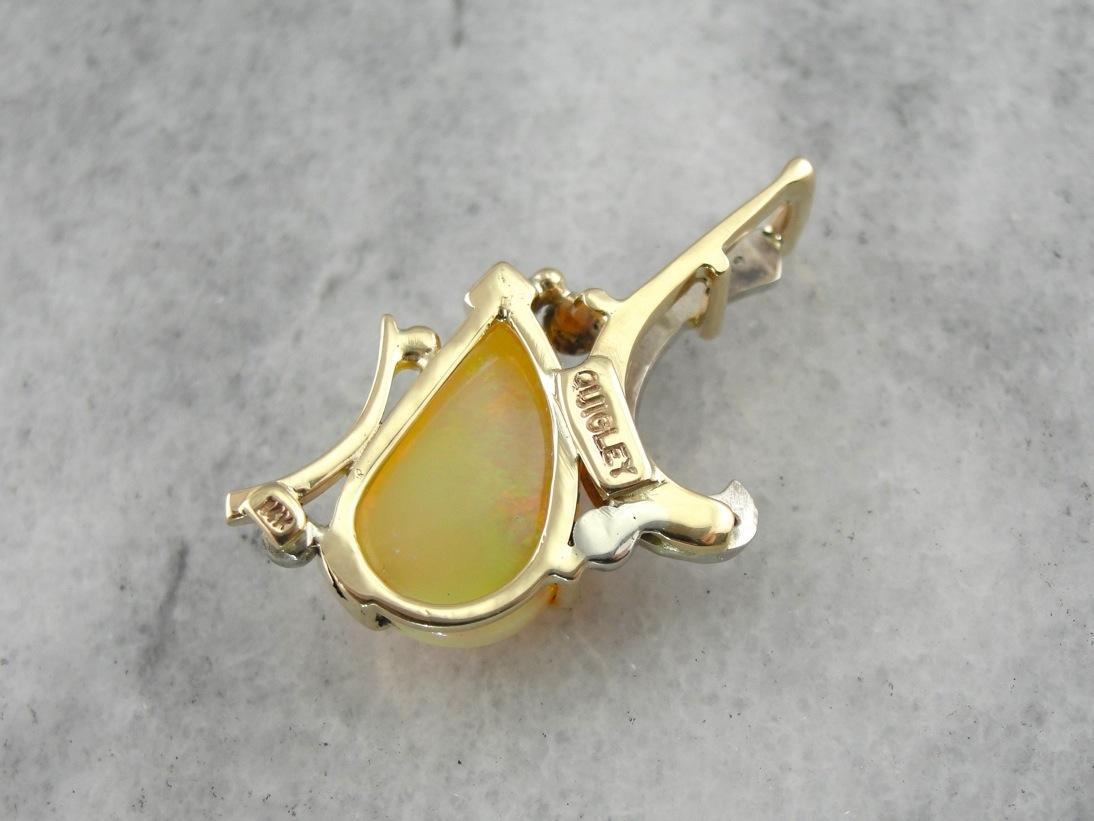 Colgante contemporáneo de ópalo y diamantes
