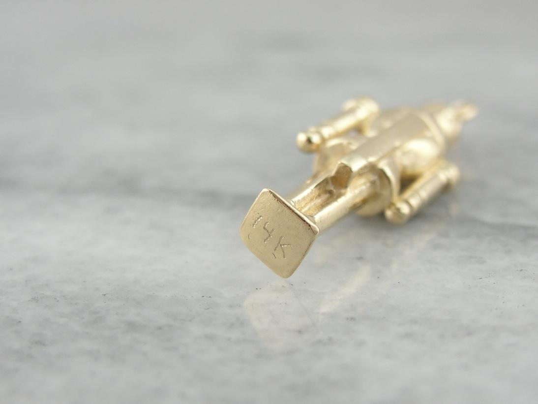 Dije de Cascanueces en oro amarillo de 14 k