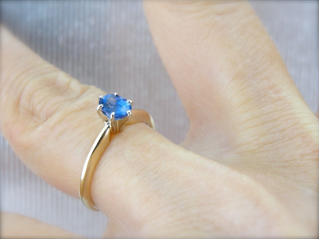 Classic Sapphire Solitaire Engagement Ring in Yellow Gold, Benchmark Quality Gemstone