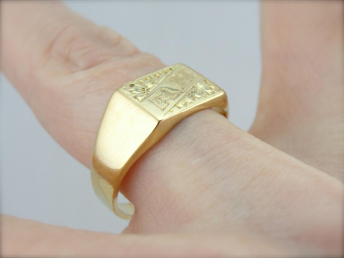 Monogramed "RN" Floral Etched Signet Ring