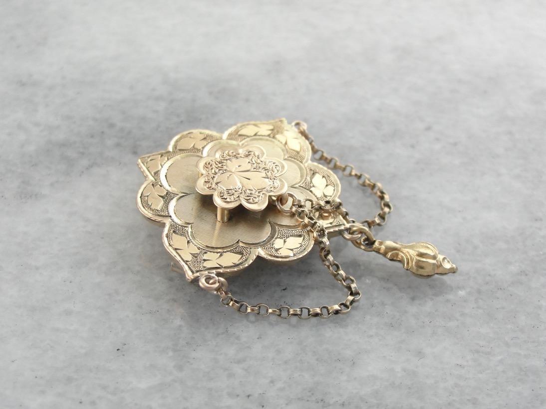 Broche victoriano antiguo con motivo de hoja de hiedra, oro de 1800