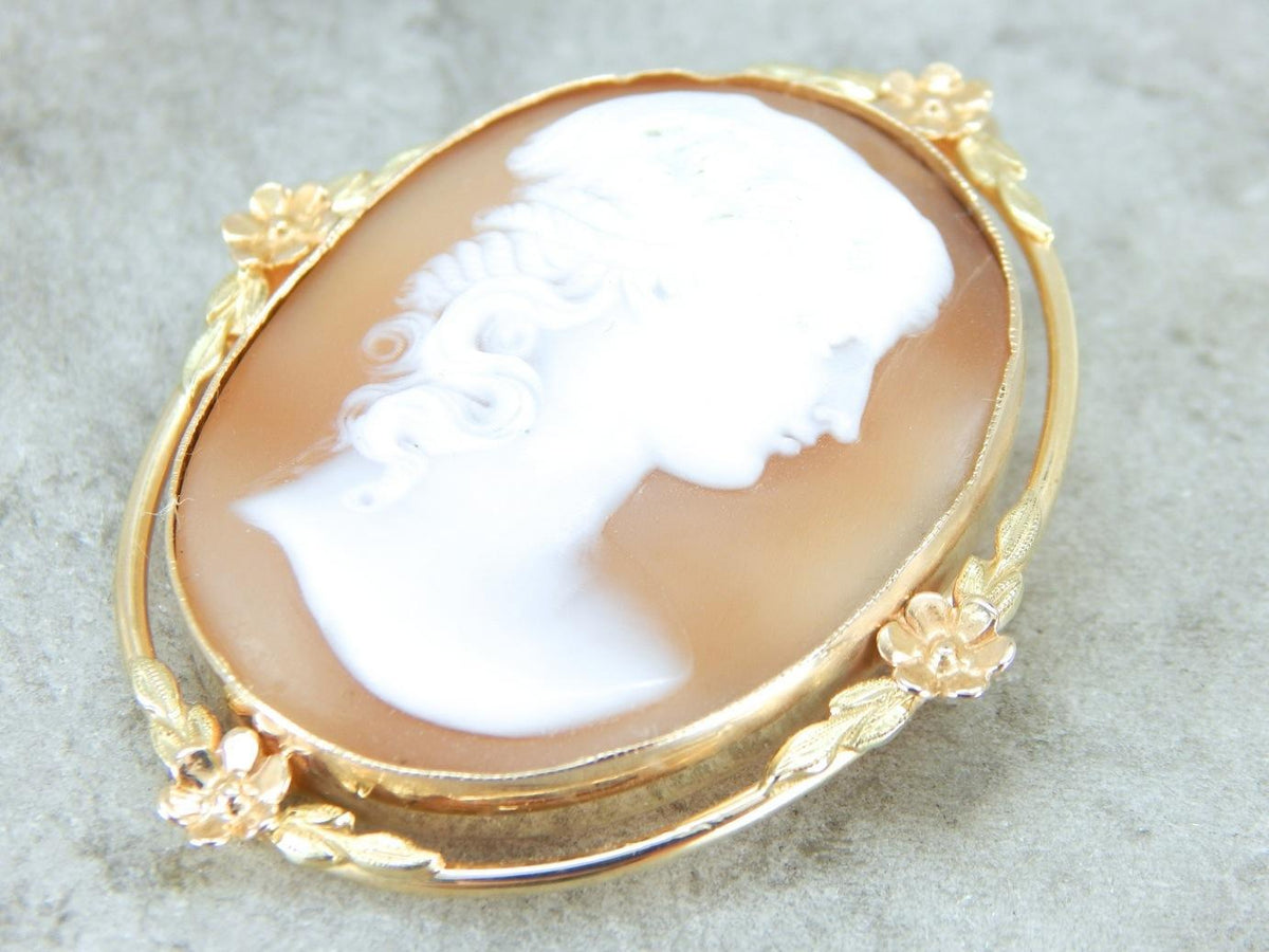 Cameo Brooch or Pendant in Yellow Gold with Floral Details