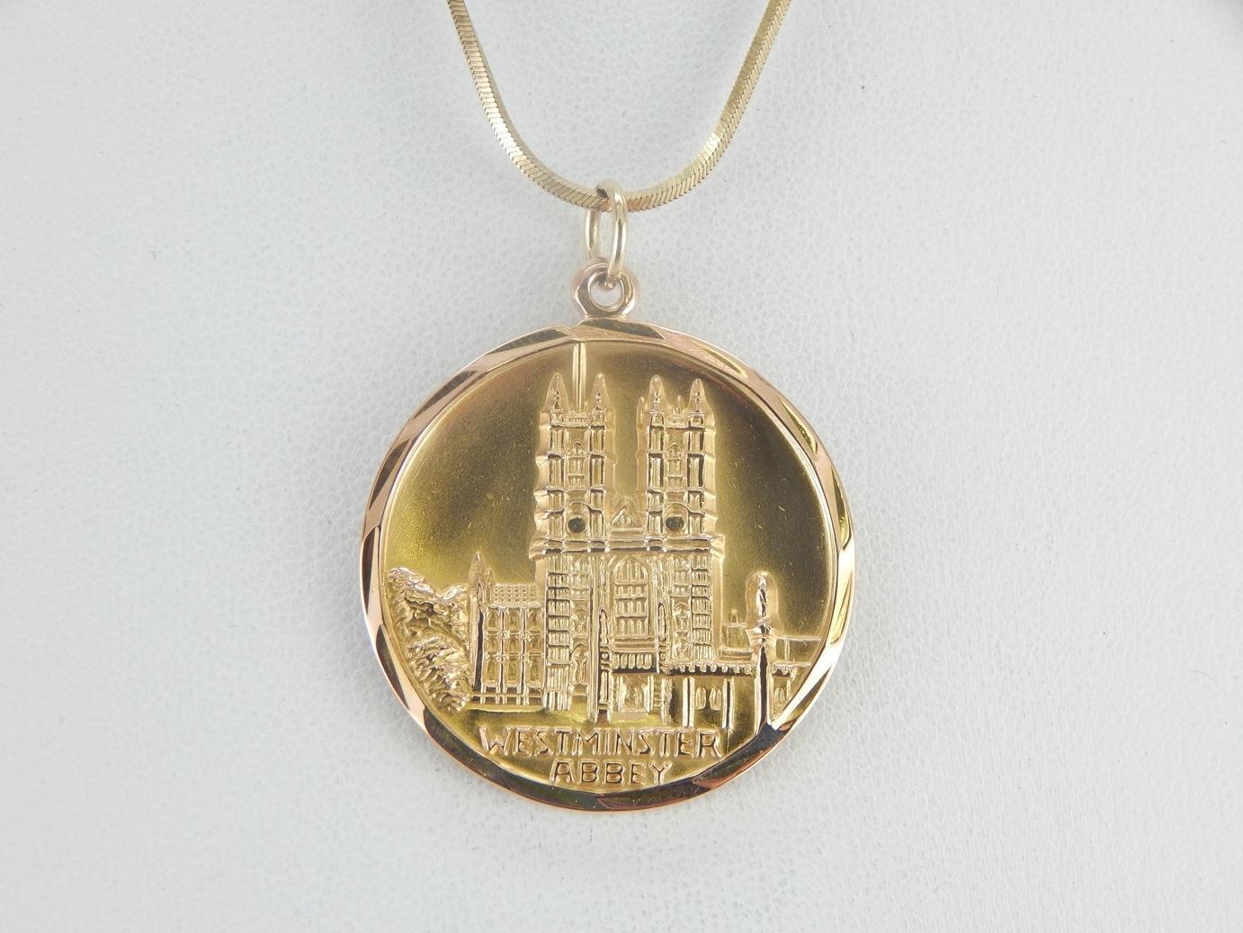 Westminster Abby Medallion in Polished Yellow Gold