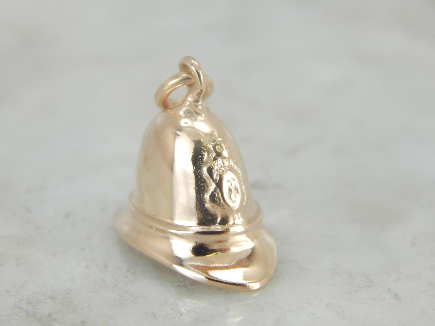 Vintage británico "Bobbie" o encanto o colgante del sombrero de policía