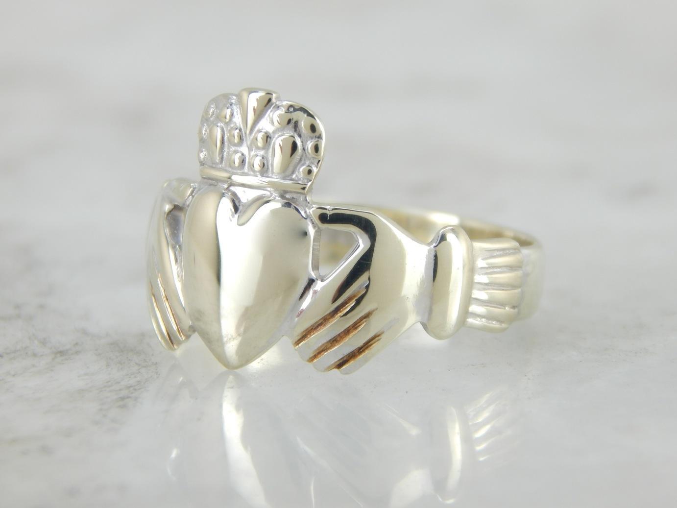 An Irish Wedding Band in White Gold