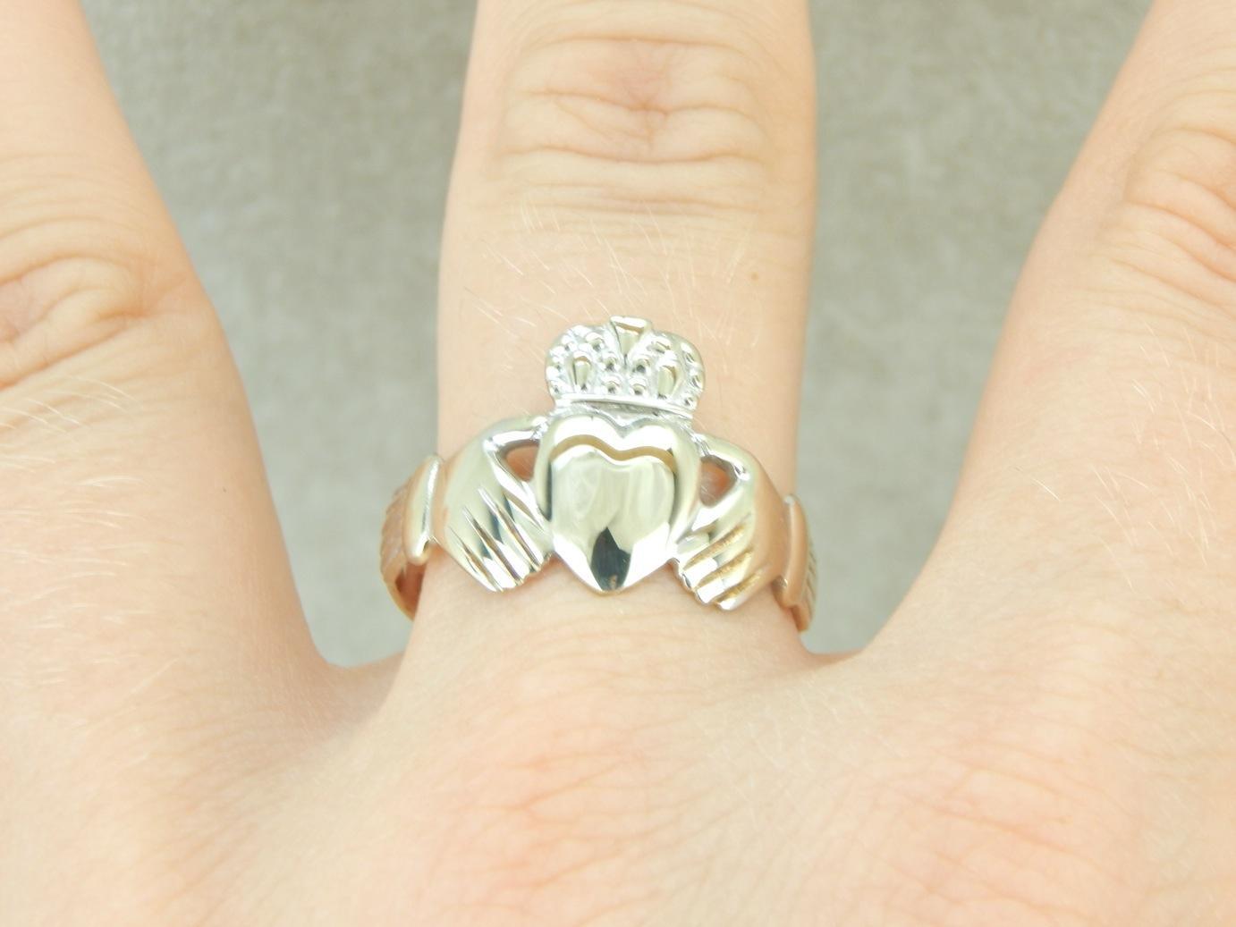 An Irish Wedding Band in White Gold